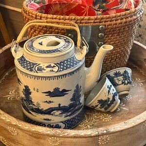 Vintage Chinese Portable Tea Set in padded Asian Basket